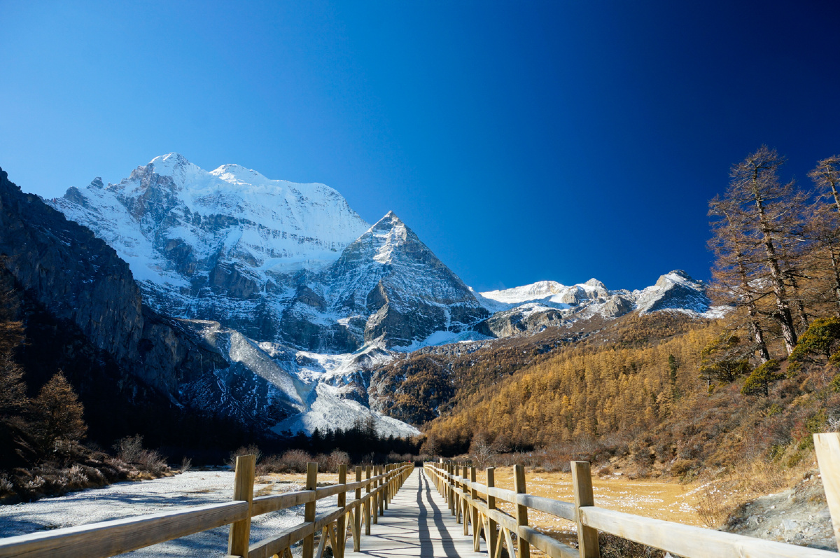 雪山仙乃日年度风景大片,特点是洋气