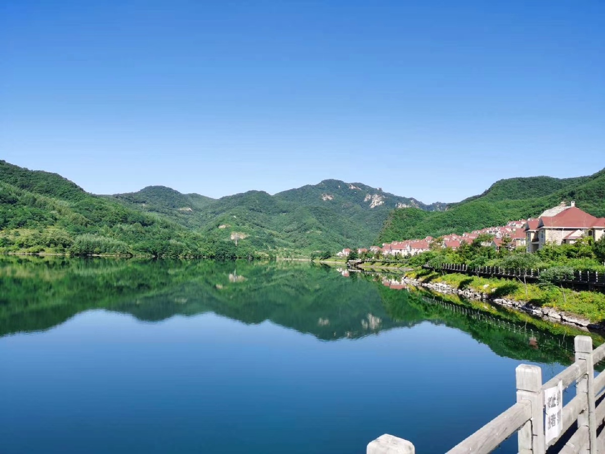 蓝天白云青山绿水