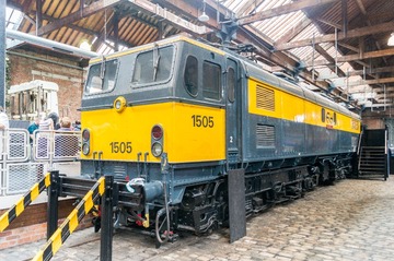 573422