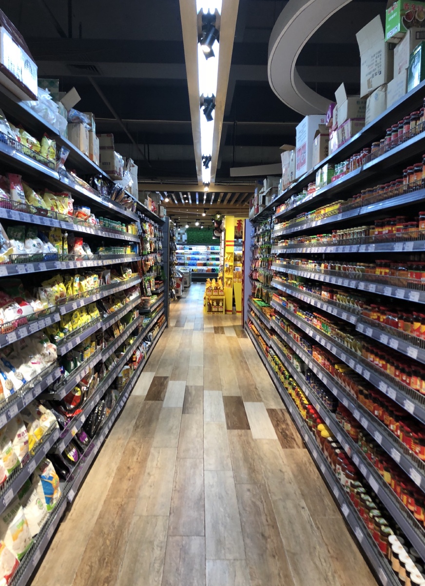 超市货物一角iphone8拍摄