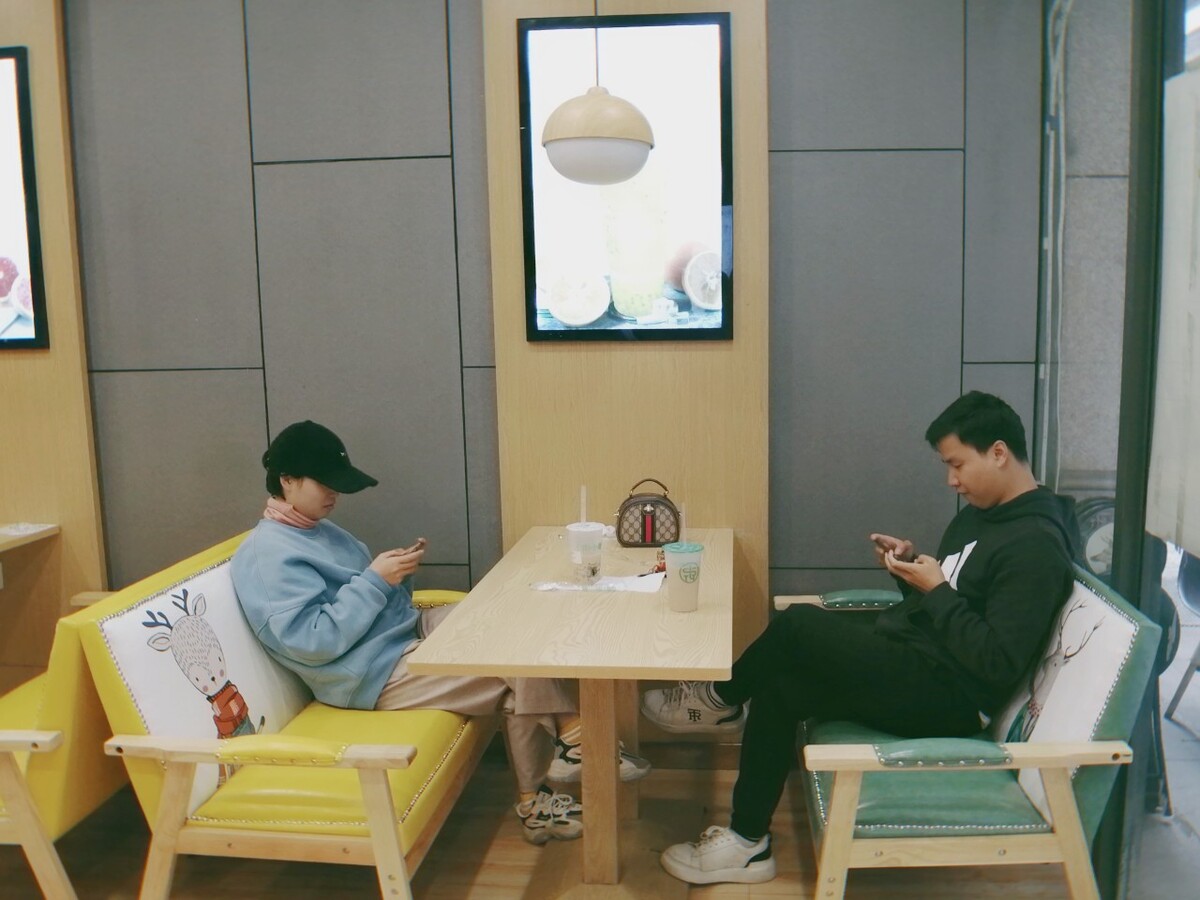 梁小堂奶茶店