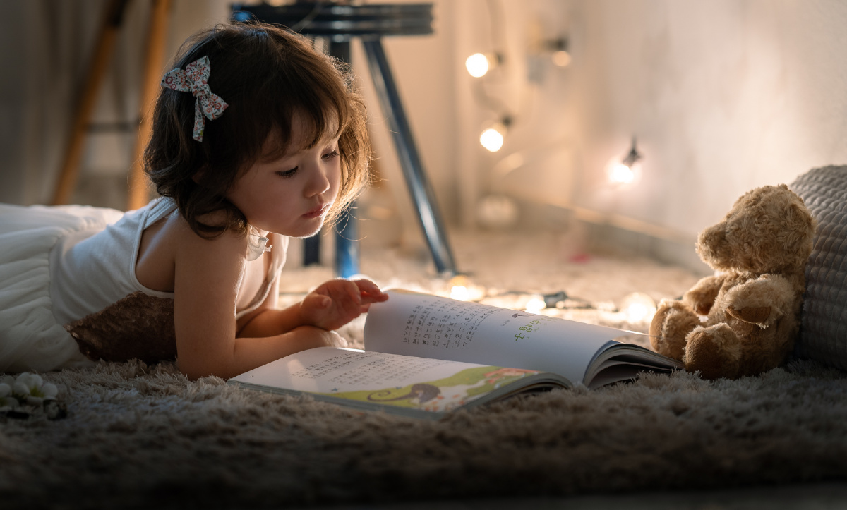 读故事做父母的我并不希望孩子太过于安静希望她们活泼开朗但当看到