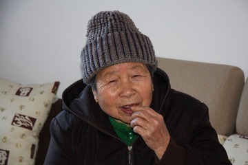 吃东西的外婆