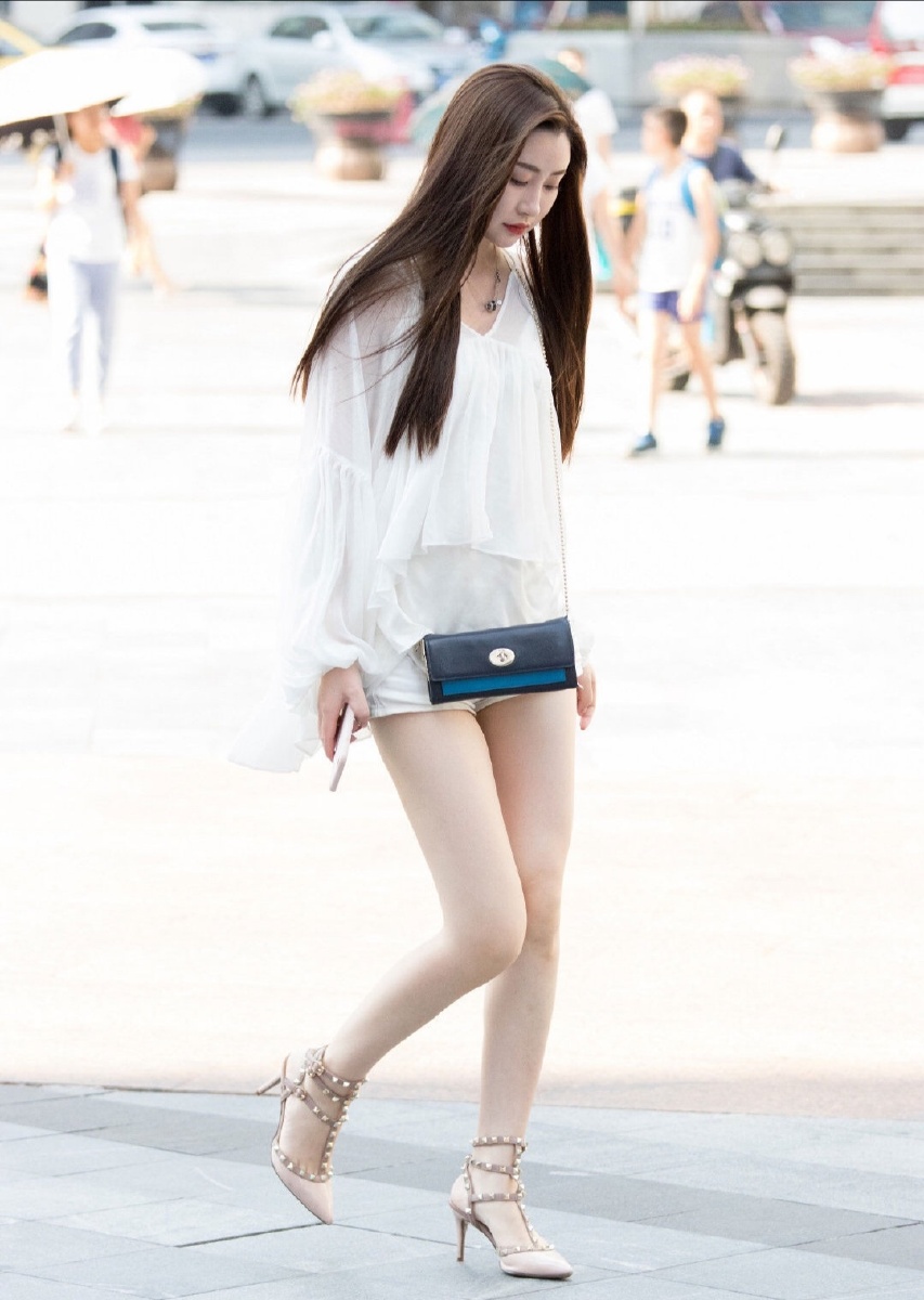 肤白貌美大长腿