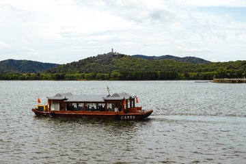 557904