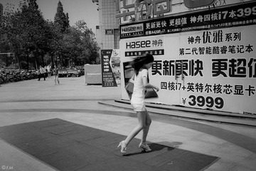 美女，跑的这么快？？？