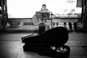 一个人的狂欢。