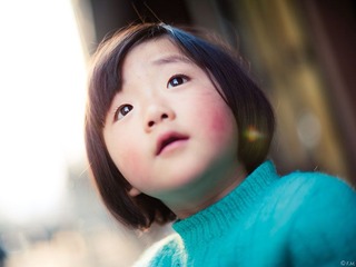 小女孩。