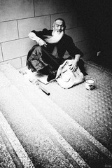 望穿尘世的乞讨者