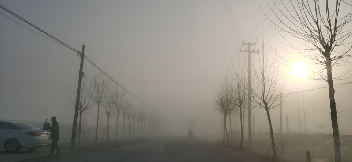 人生犹如在迷雾中行走只有不短前行才能找到方向