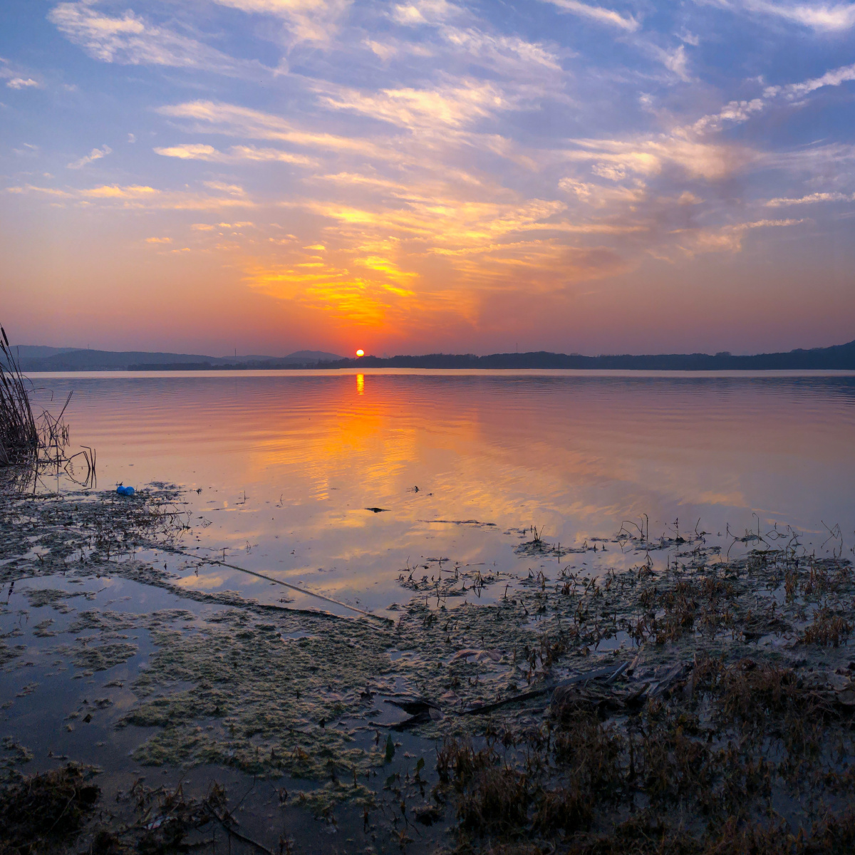 湖天一线日落余晖