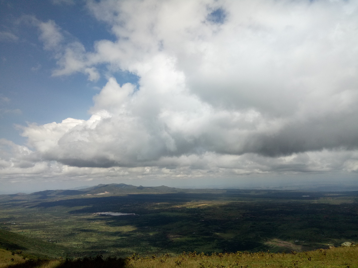 《走出非洲》里的恩贡山,站在山顶向西眺望东非大裂谷