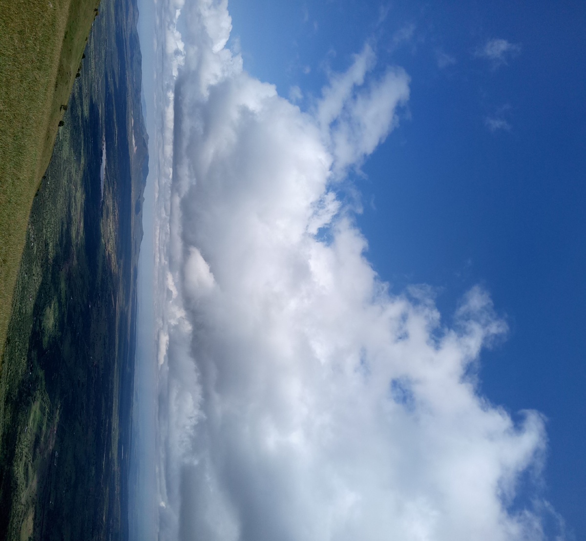 《走出非洲》里的恩贡山,站在山顶向西眺望东非大裂谷,太开阔啦