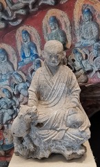 1768575