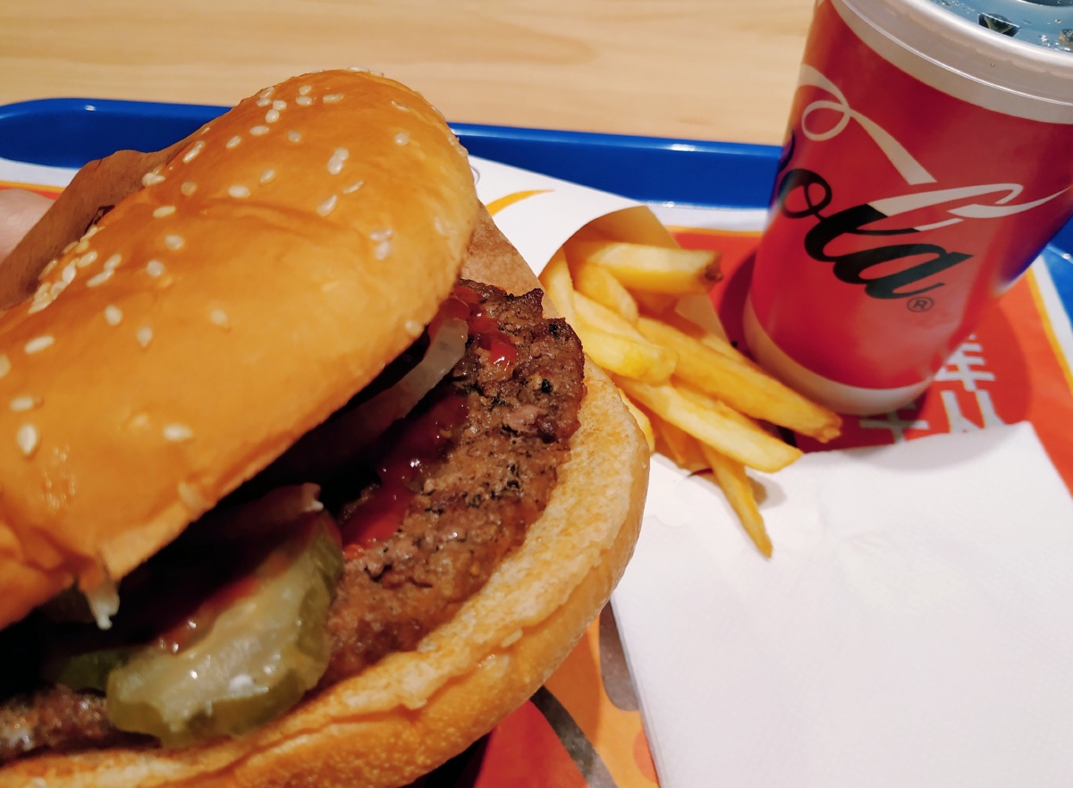 食欲感来自汉堡薯条和可乐