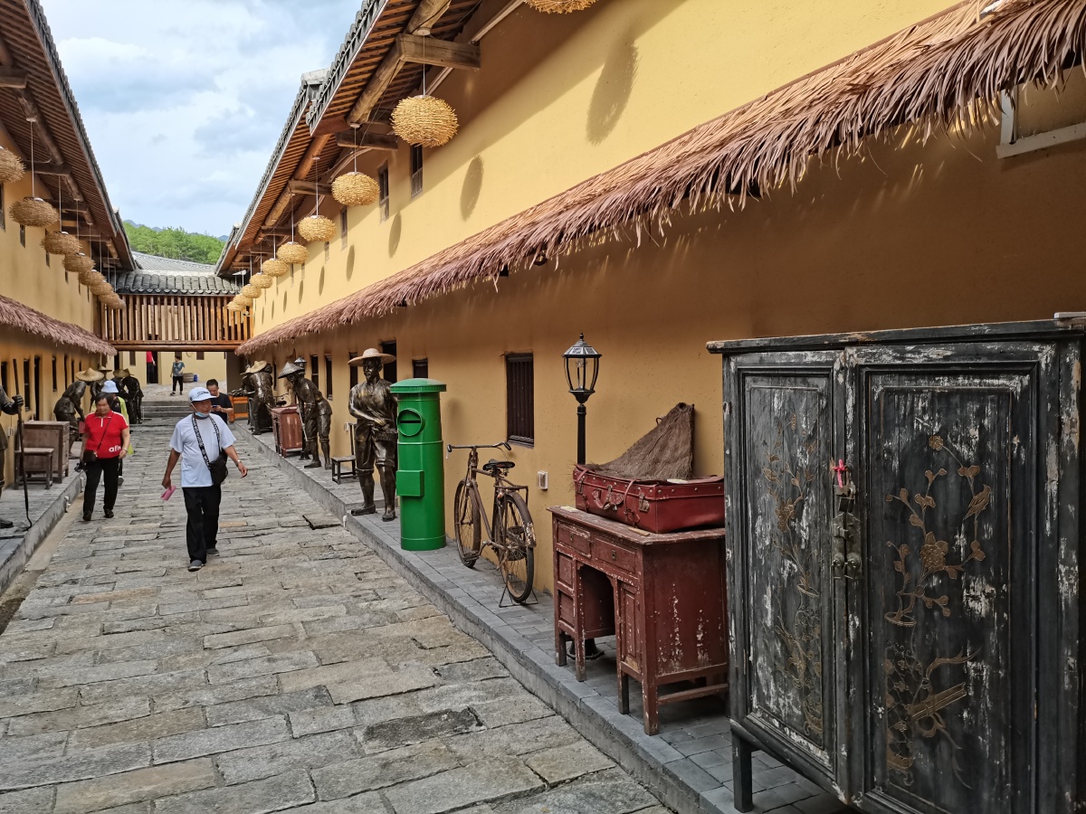 文理清芬院士之村梅州丘成桐丘成栋故居客家围龙屋