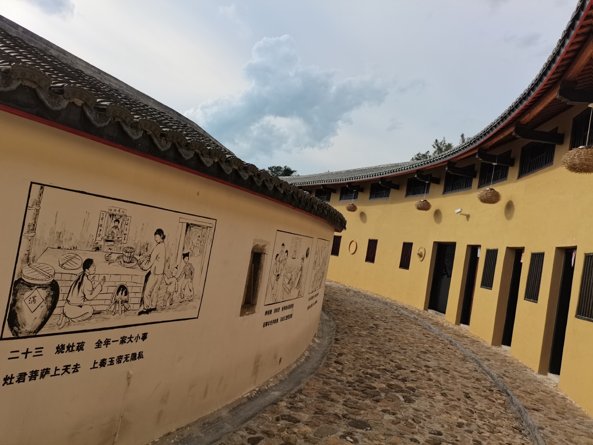 文理清芬院士之村梅州丘成桐丘成栋故居客家围龙屋