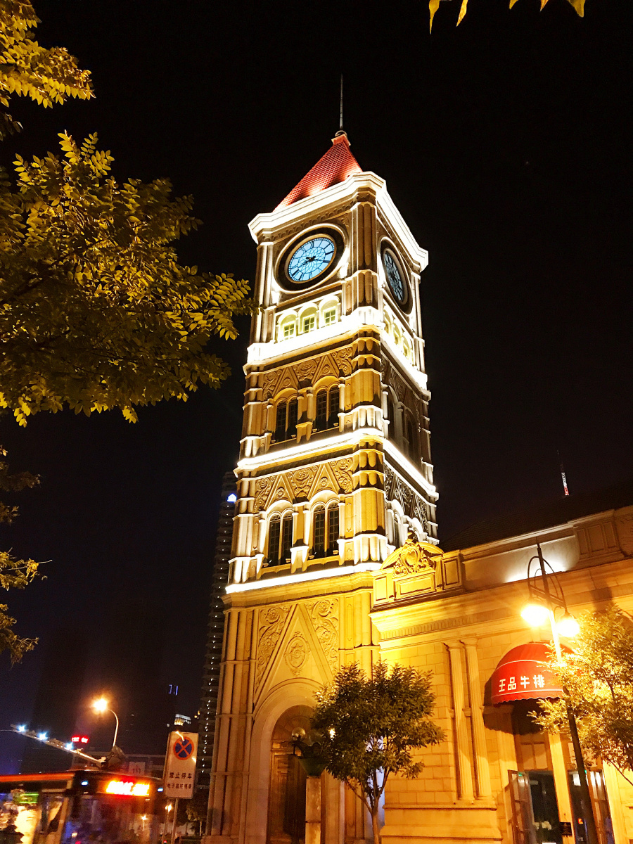 钟楼摄于天津风情街