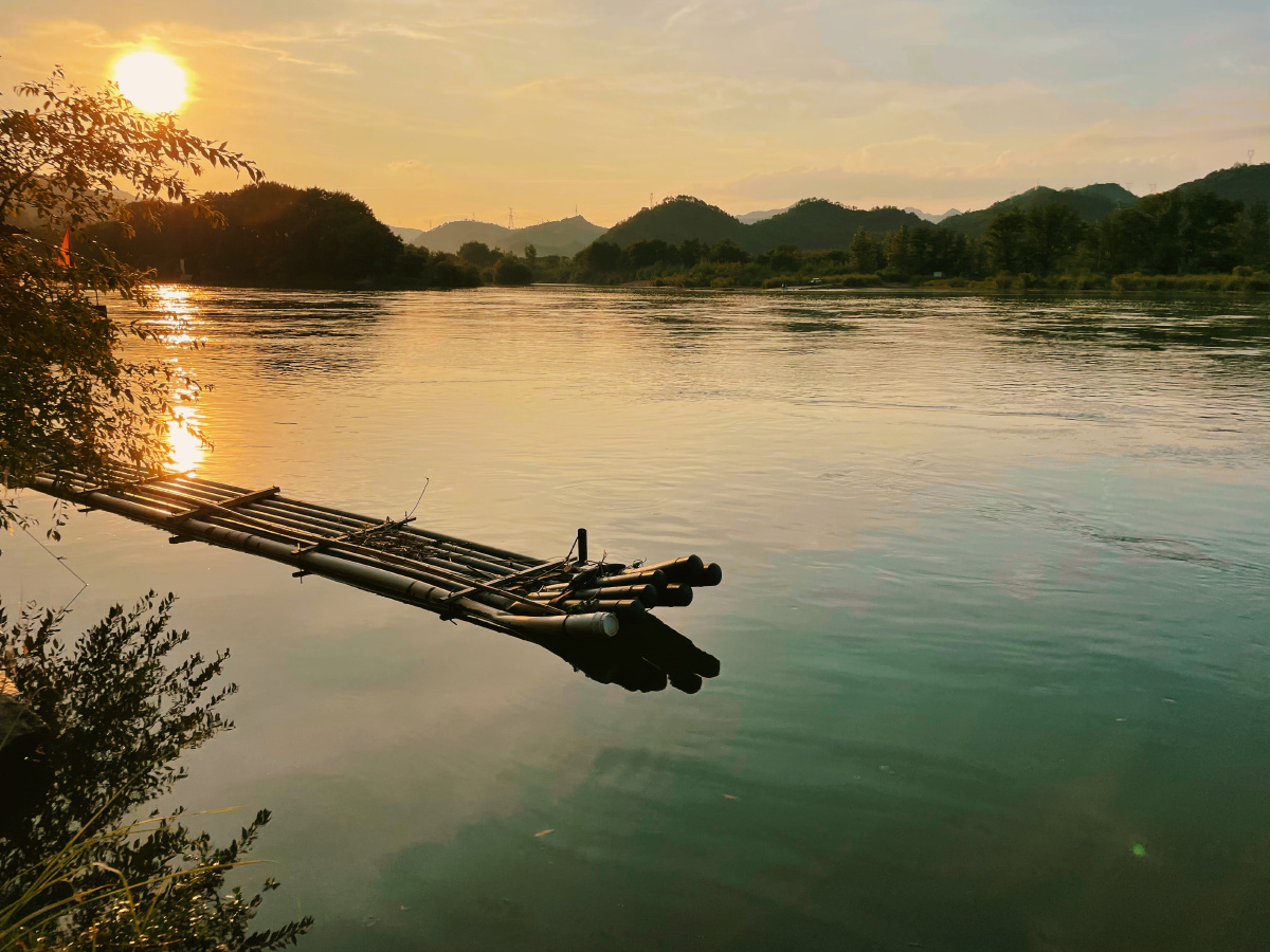 竹排摄于浙江古堰画乡