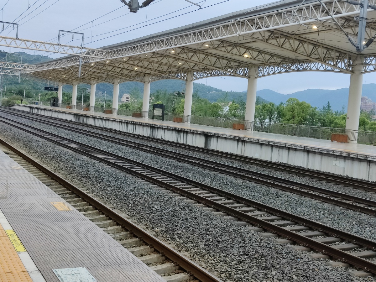 平阳动车站站台