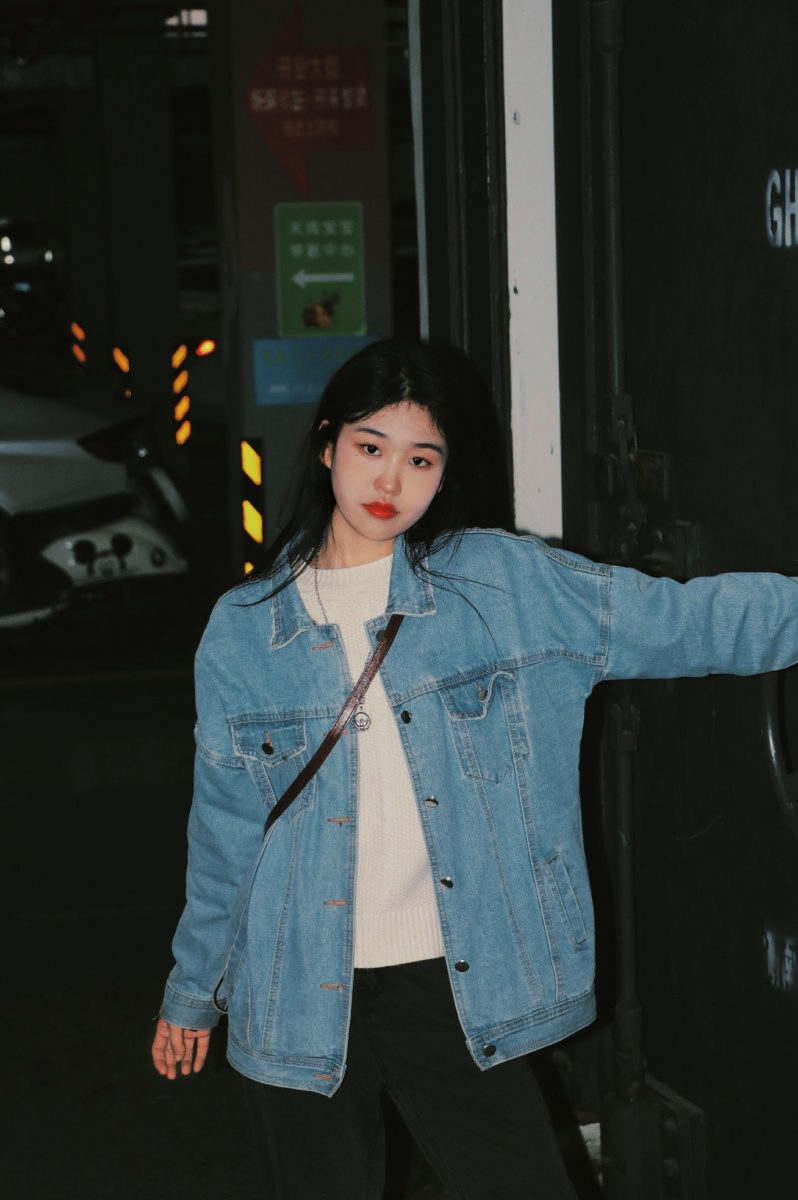 穿牛仔衣的女孩 - 周诗瑶566 - 图虫