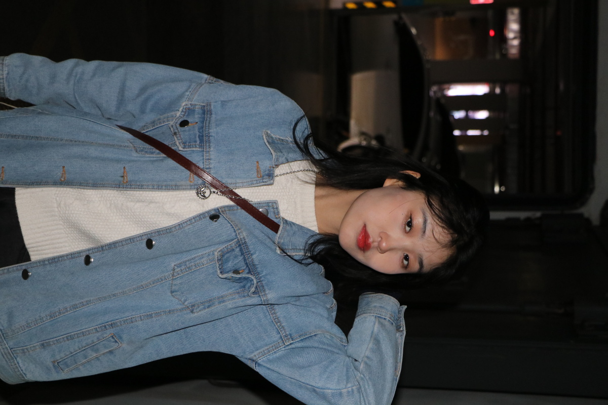 穿牛仔衣的女孩 - 周诗瑶566 - 图虫