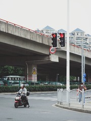 573101