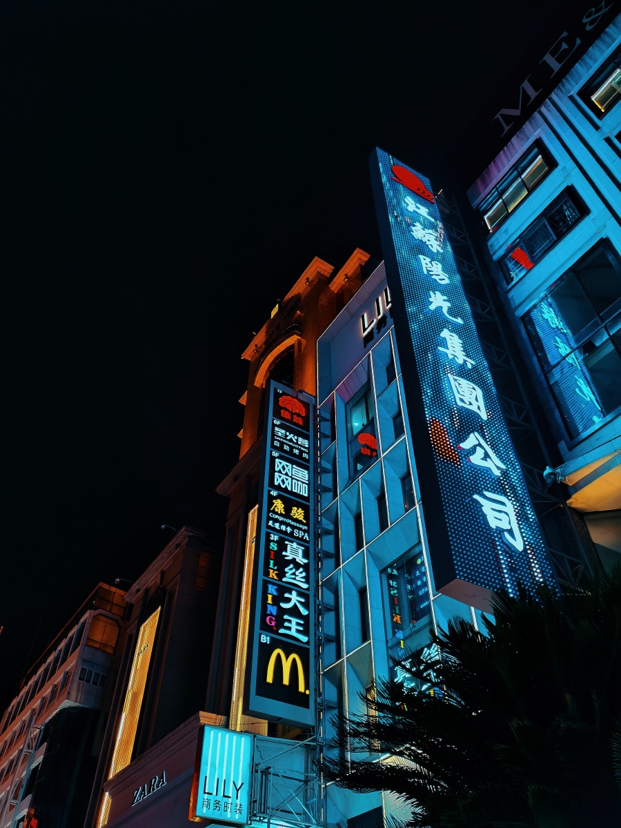 上海南京西路的夜晚