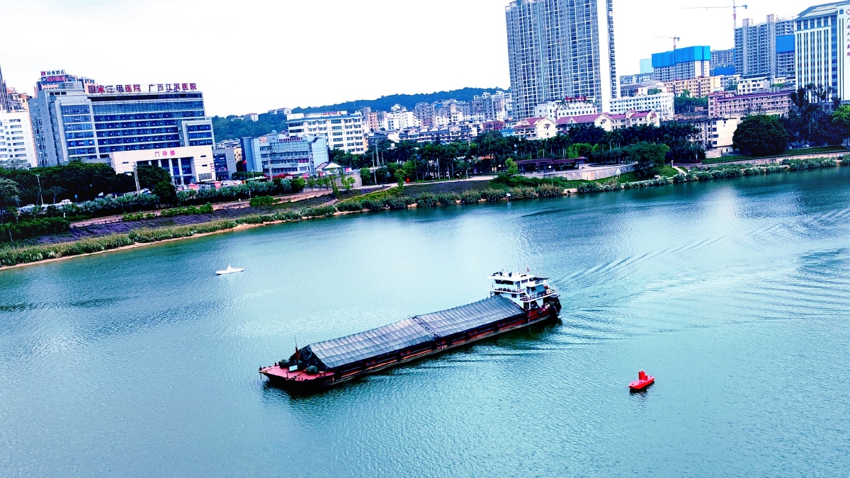 在水一方美丽南宁邕江葫芦鼎大桥