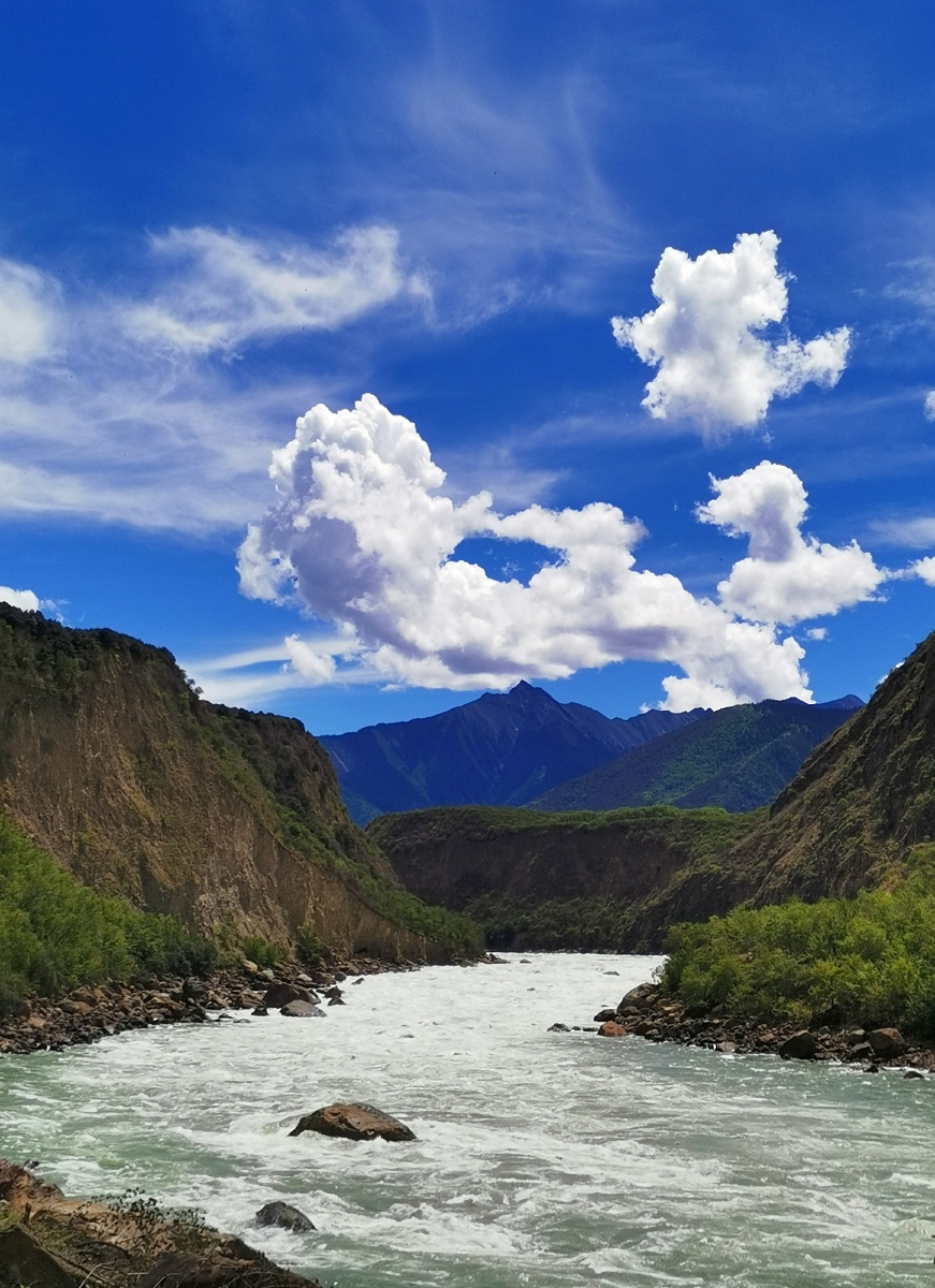 夏日雅鲁藏布江