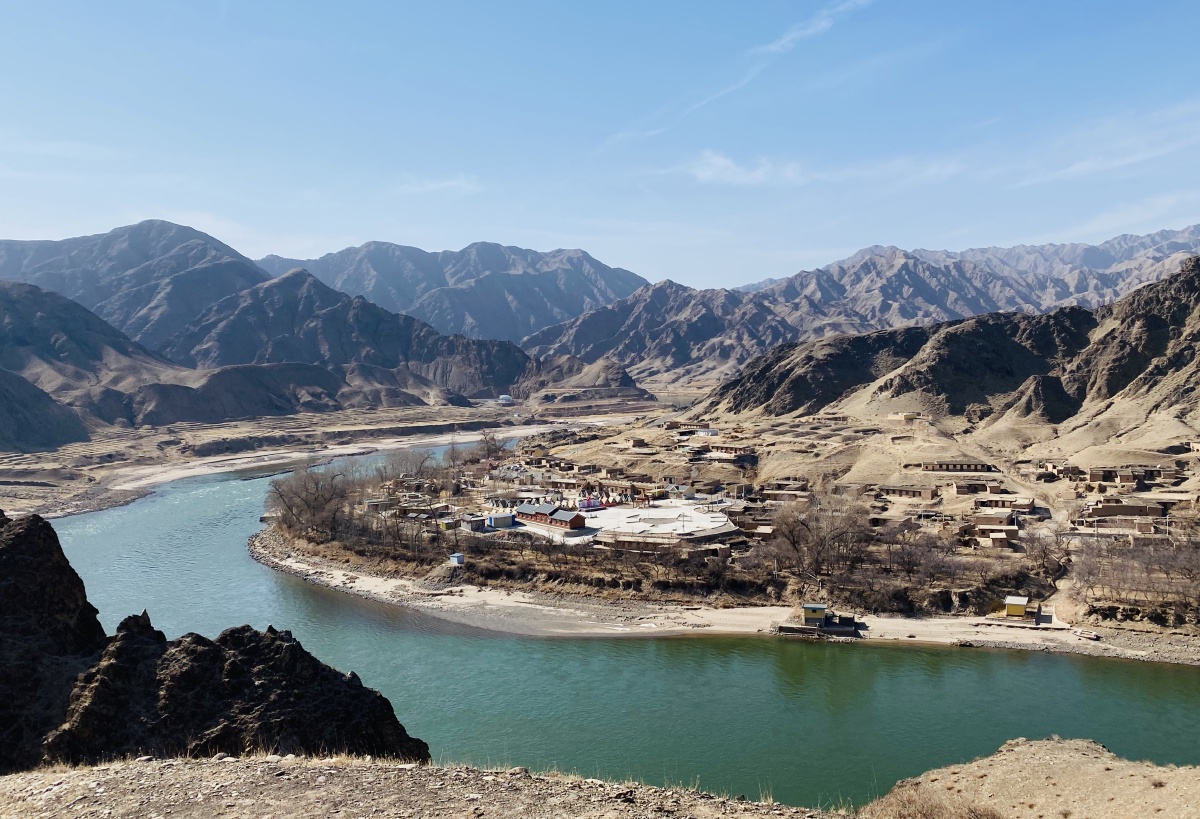 古老的村庄与黄河在此交融,这里的人们依黄河而生,世世代代生活在这里