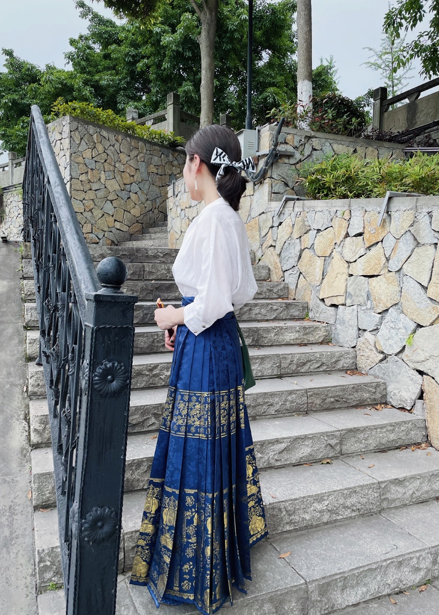 汉洋折衷look白衬衫77马面裙