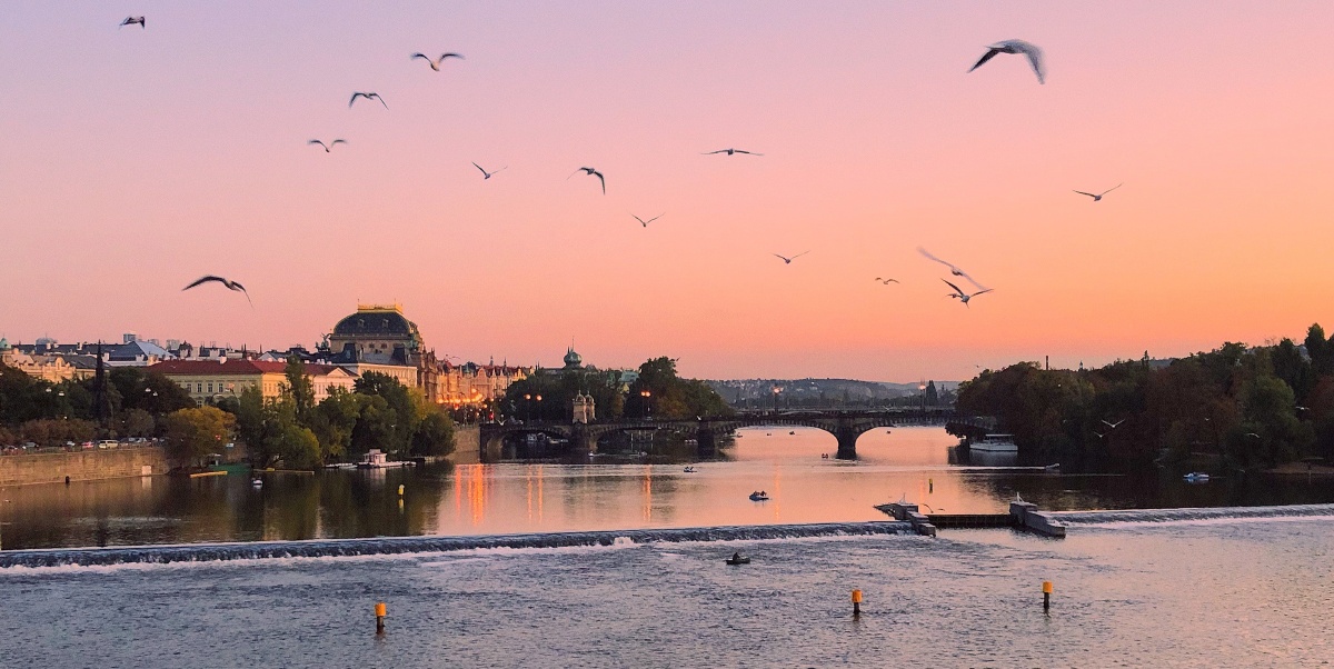 布拉格的黄昏拍摄于查理大桥