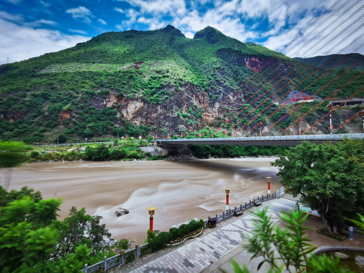 云南怒江自治州怒江大峡谷风光