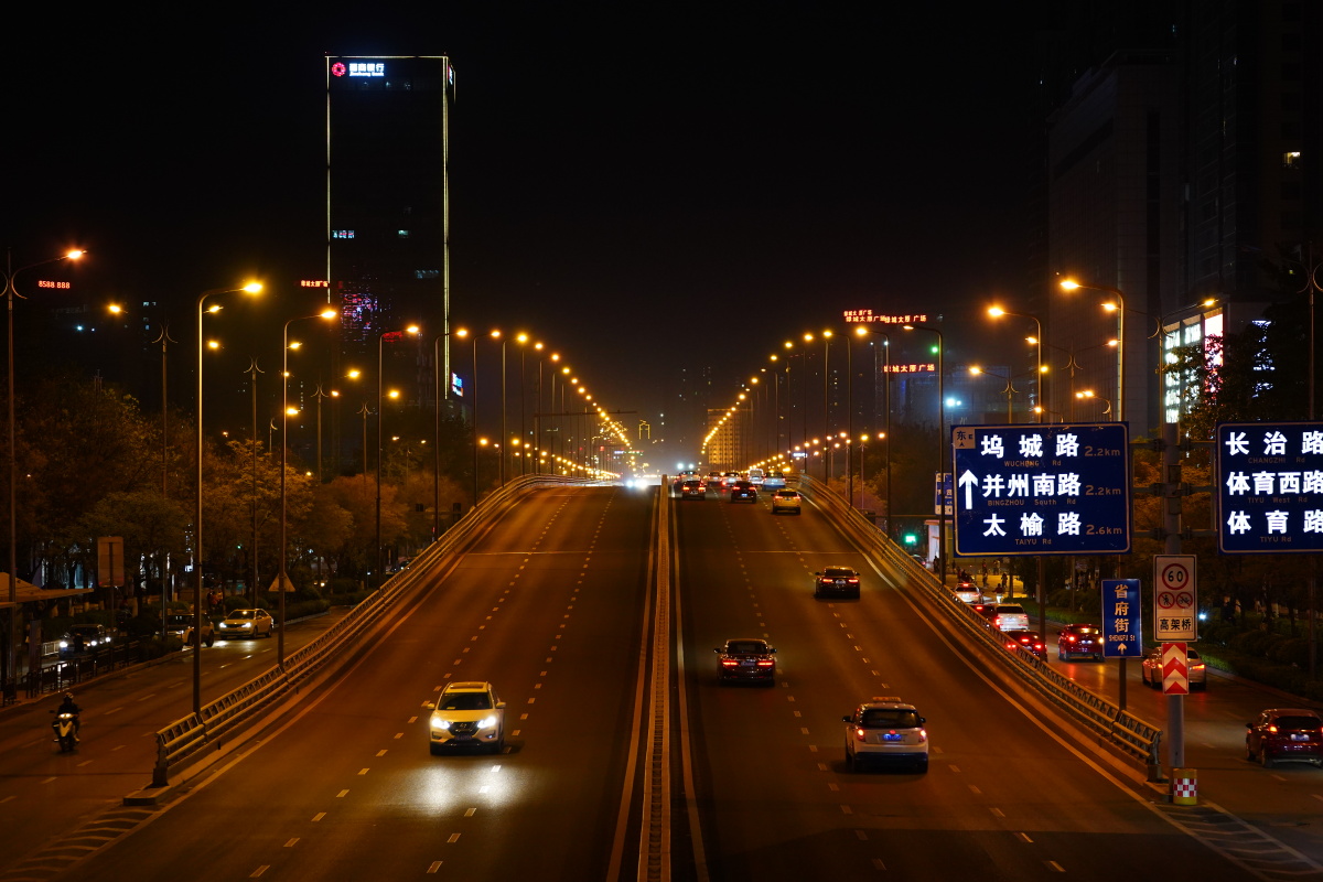 山西太原长风街拍的夜景无脑虚化光斑