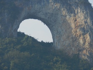13563