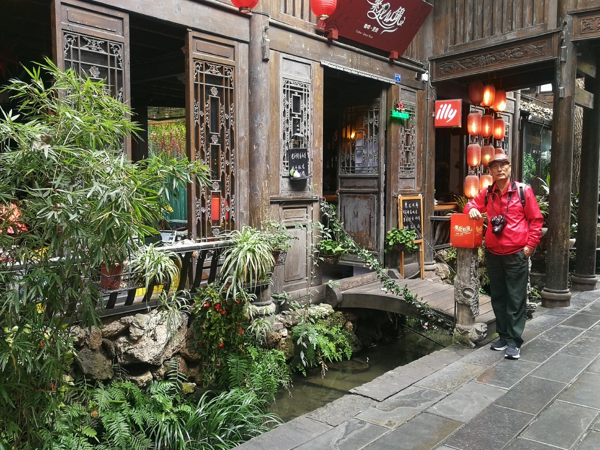 成都锦鲤古色古香市井百味