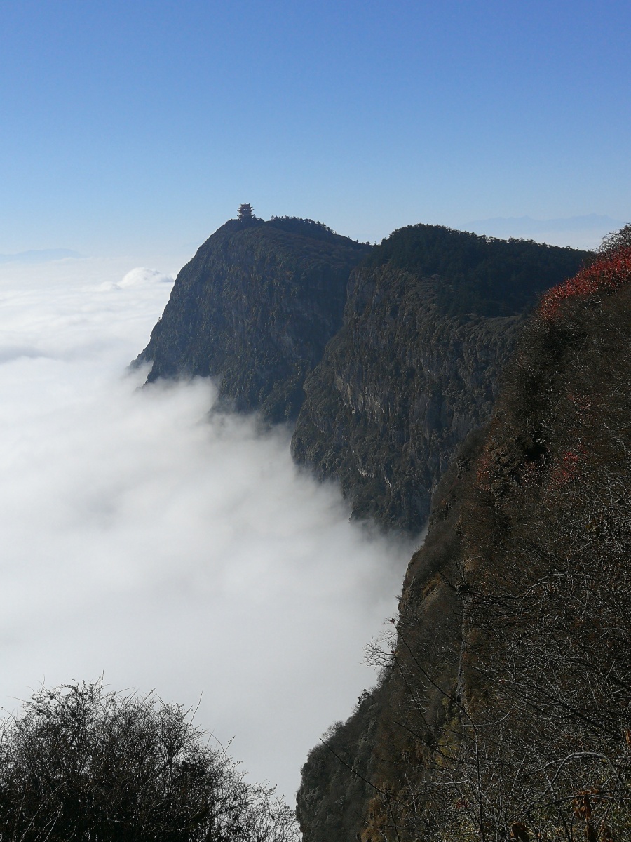 峨眉山金顶气势磅礴