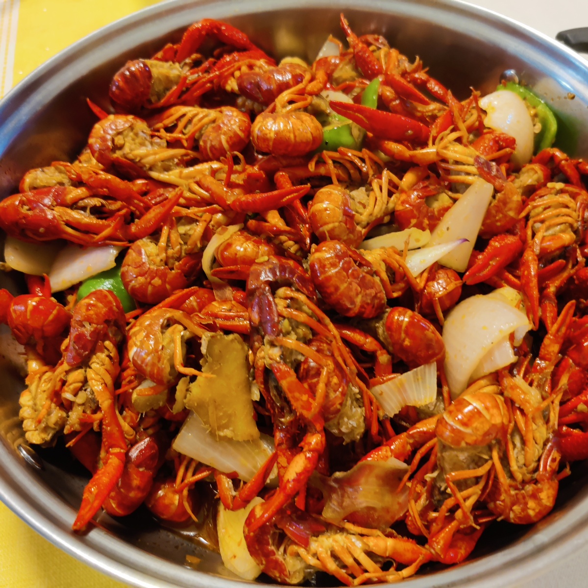 糖拌西红柿,凉拌黄瓜,麻辣小龙虾,和朋友在一起的日子总是吃吃吃～ - 