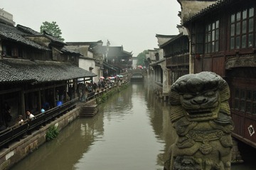 雨中乌镇