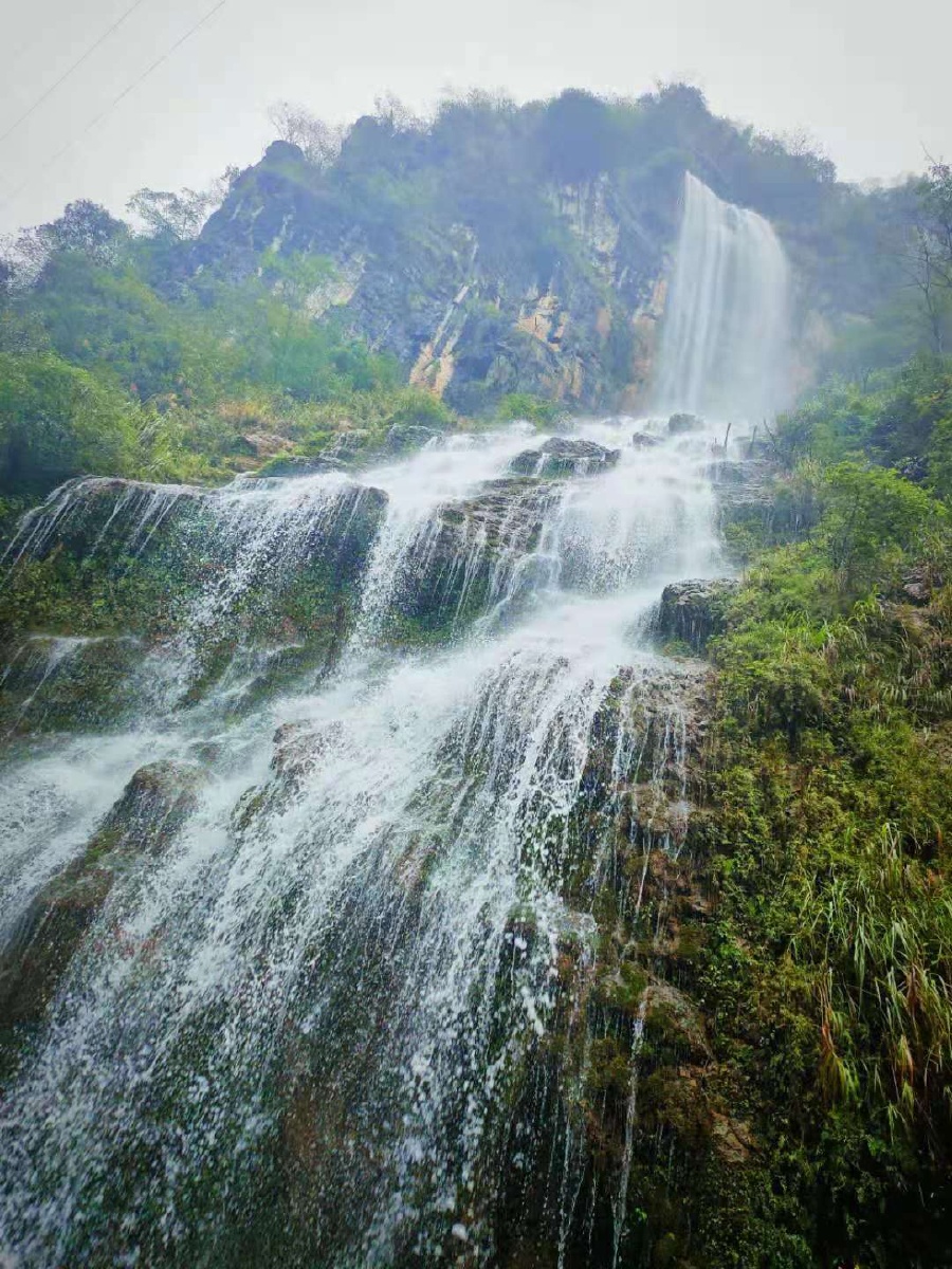 四川广安华蓥山瀑布