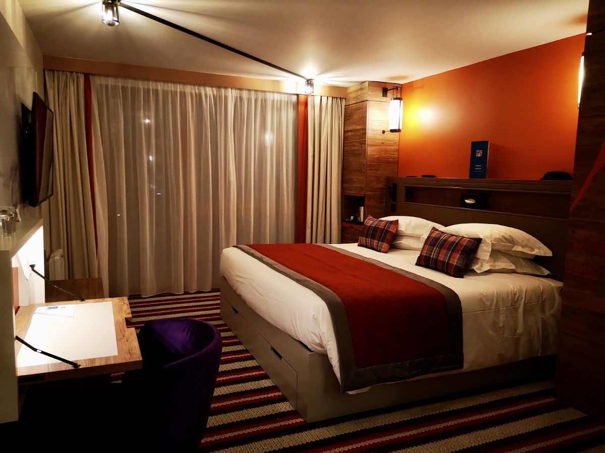 法国clubmed阿普度兹度假村酒店房间泳池夜景雪景酒吧