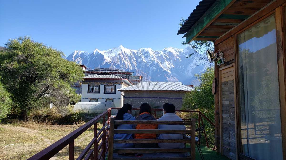 南迦巴瓦索松村早晨