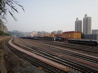 4381571