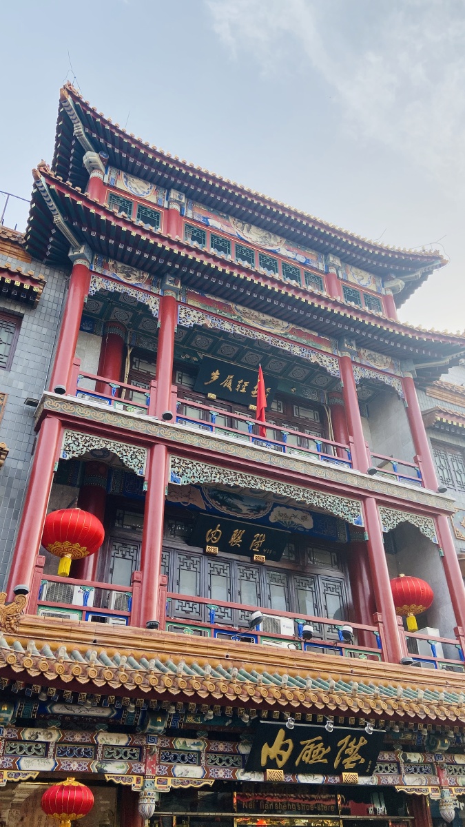 北京商业街——前门大街全聚德烤鸭店,都一处烧麦馆等十多家老字号