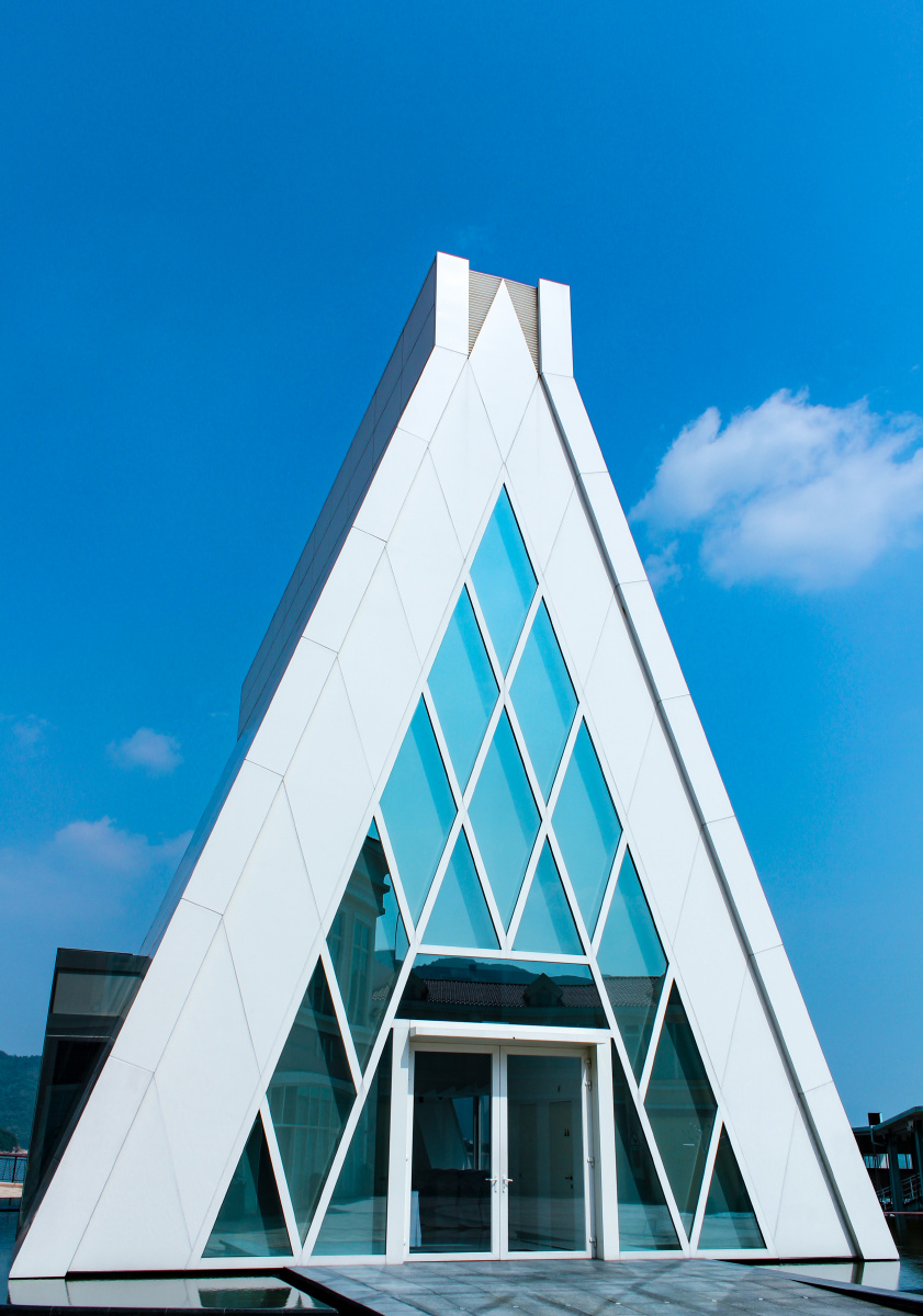 香港愉景湾白色教堂 - szwings - 图虫