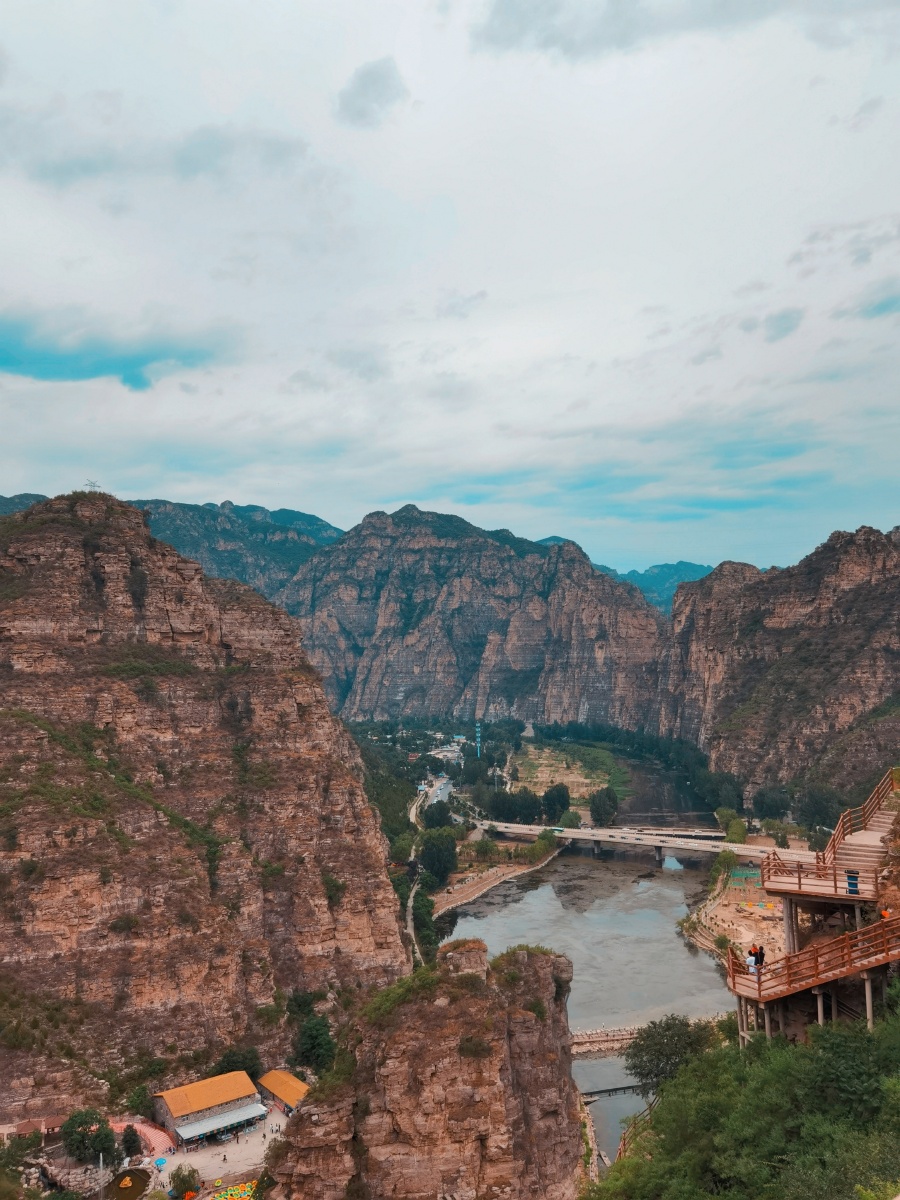 夏天的十渡山间美景