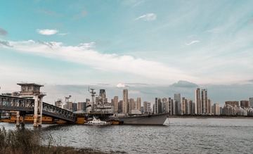 245732