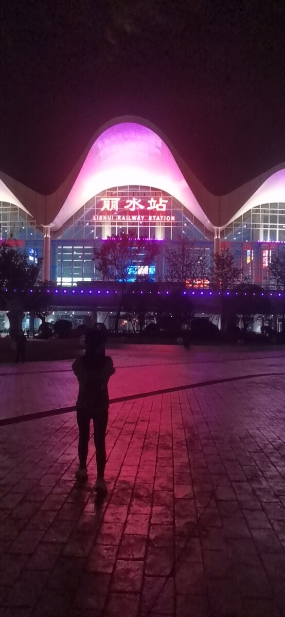 浙江省丽水市火车站，广场夜景