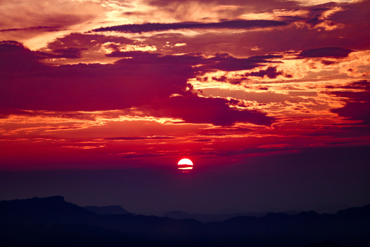血色残阳夕霞满天